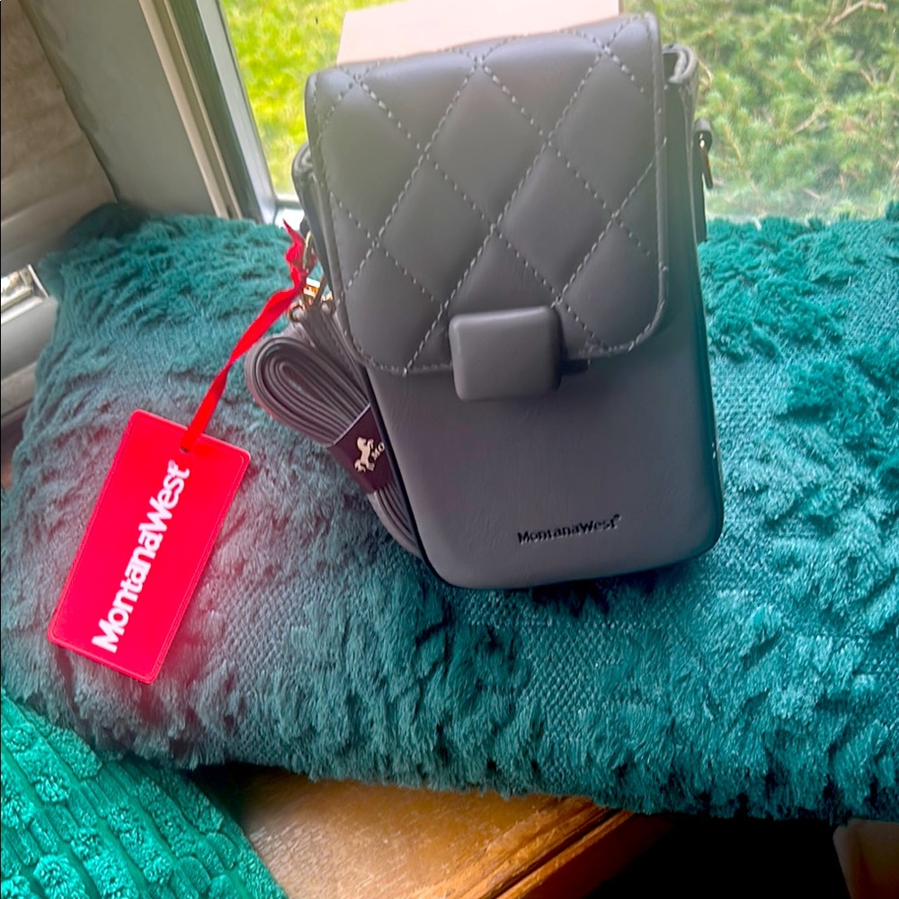 Montana west quilted crossbody / taupe nwt bag/ fits  iPhone / wallet / keys 🔑